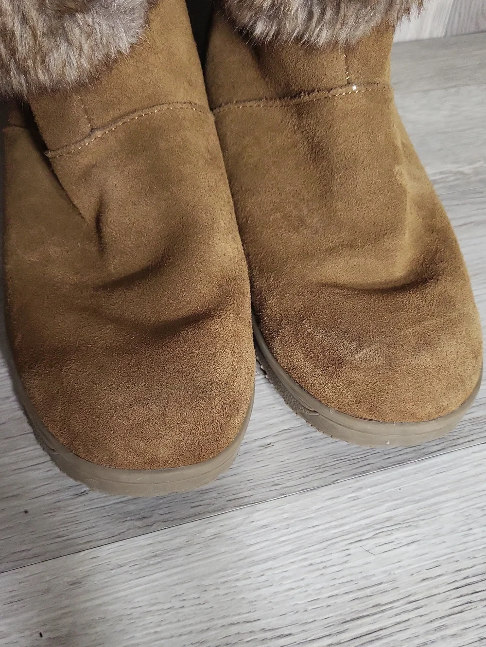 Minnetonka Womens 8 Tan Leather Ankle Boots Faux Fur Cuff Winter Cozy